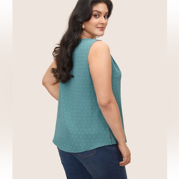 BloomChic Plus Size Jacquard Pleated Button Detail Tank Top - Picture 2 of 7